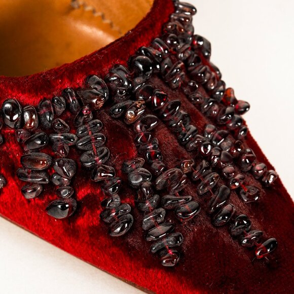 Gucci by Tom Ford S/S 1999 Burgundy Velvet Onyx Embellished Pumps - Picture 7 of 10